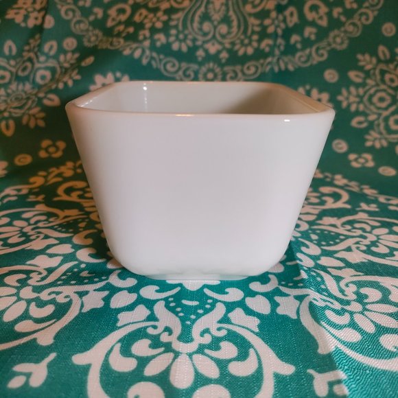 Pyrex Vintage Amish Butterprint Refrigerator Dish - Picture 6 of 10